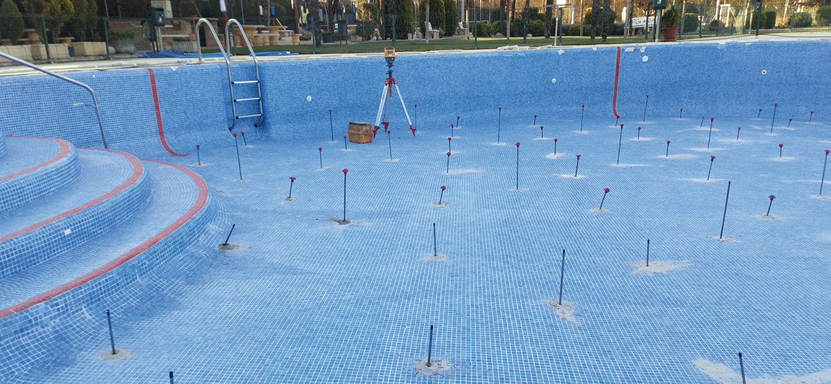 uretek Consolidacion terreno piscina comunitaria