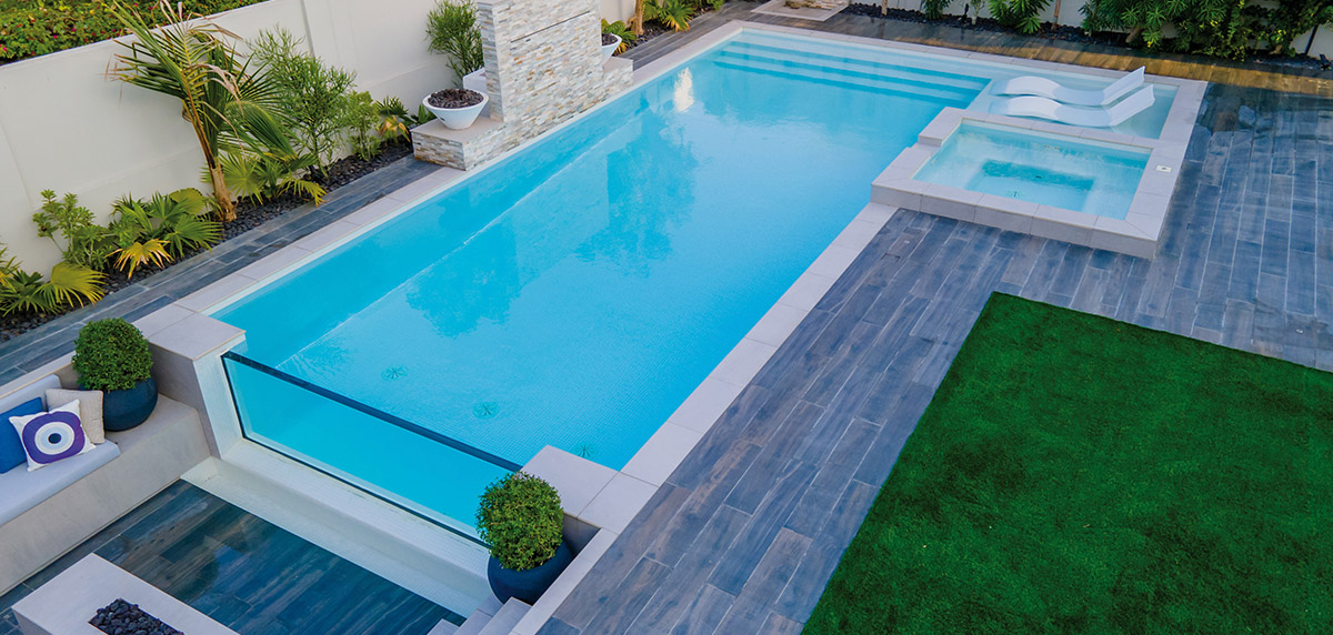 El gresite blanco es uno de los revestimientos más populares como elemento decorativo para piscinas y más si se trata del mosaico vítreo de Ezarri. El porqué de...