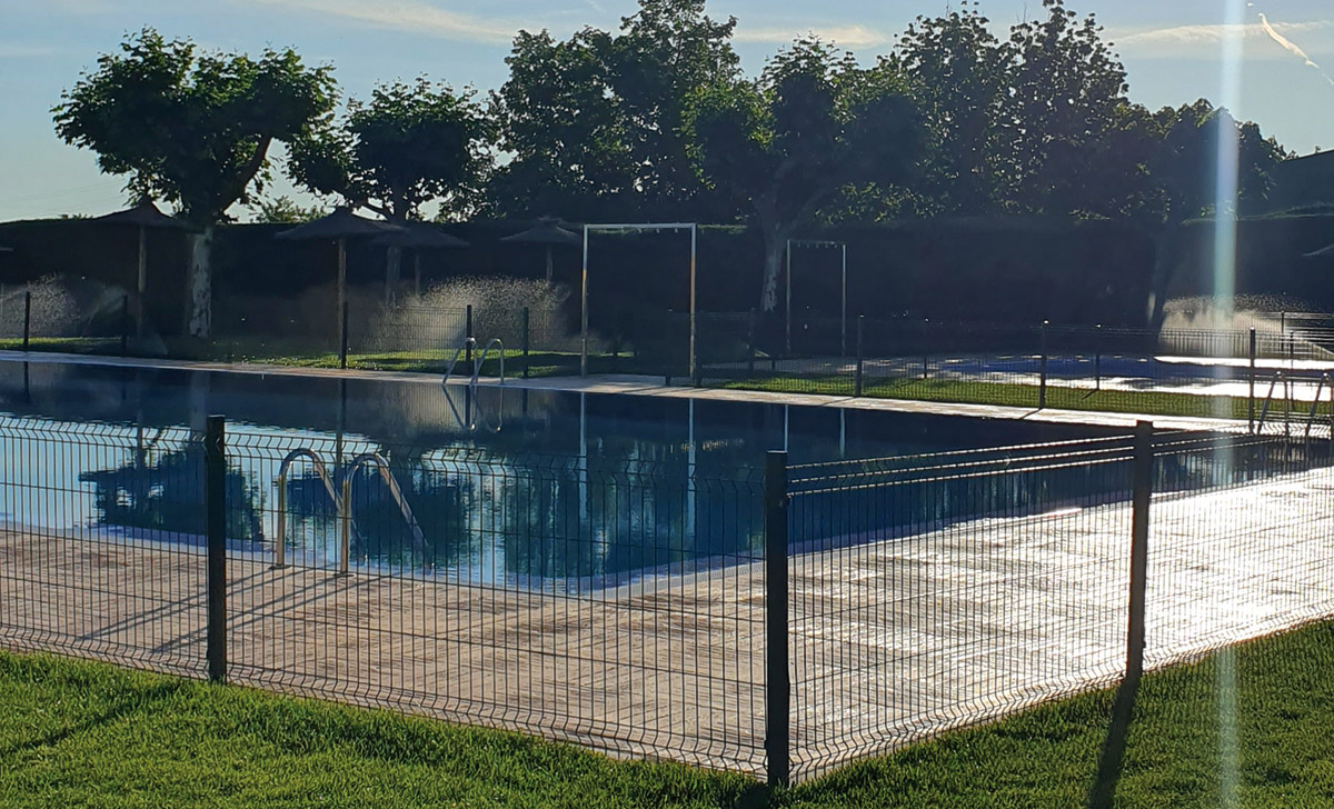 A inicios del 2023, el Ayuntamiento de Lucillos tomó la decisión de transformar su piscina municipal con la cloración salina como método de tratamiento de agua. A pesar de haber utilizado...