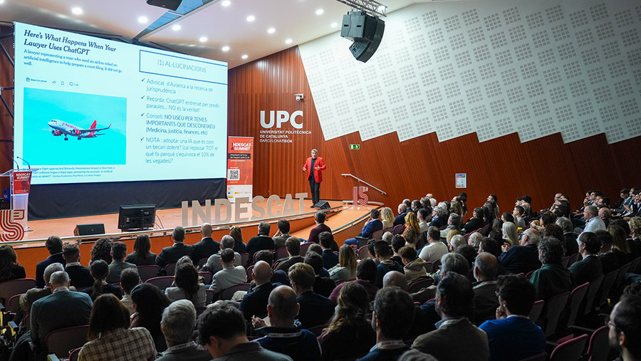 Ponentes y asistentes en el Indescat AI Summit